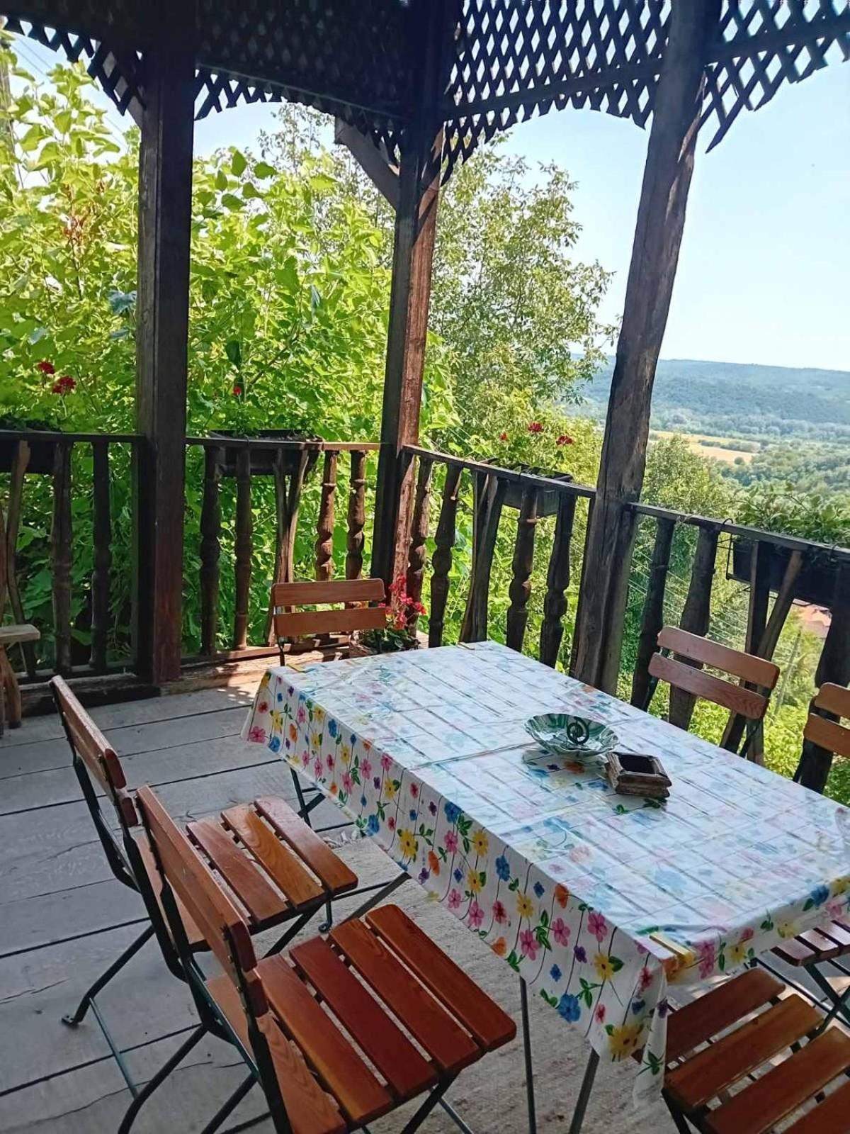 Apartamento Country House Pivnica Milic Rogljevo Exterior foto